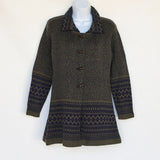 Alpaca coat with four wooden buttons