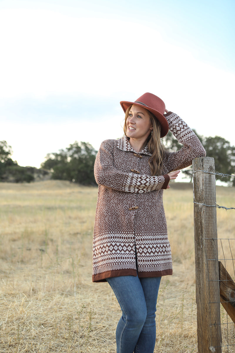 Alpaca coat with four wooden buttons